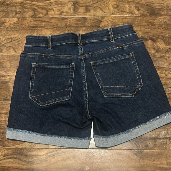 5.11 Tactical Denim Jean Shorts and Green Shorts - Picture 4 of 7